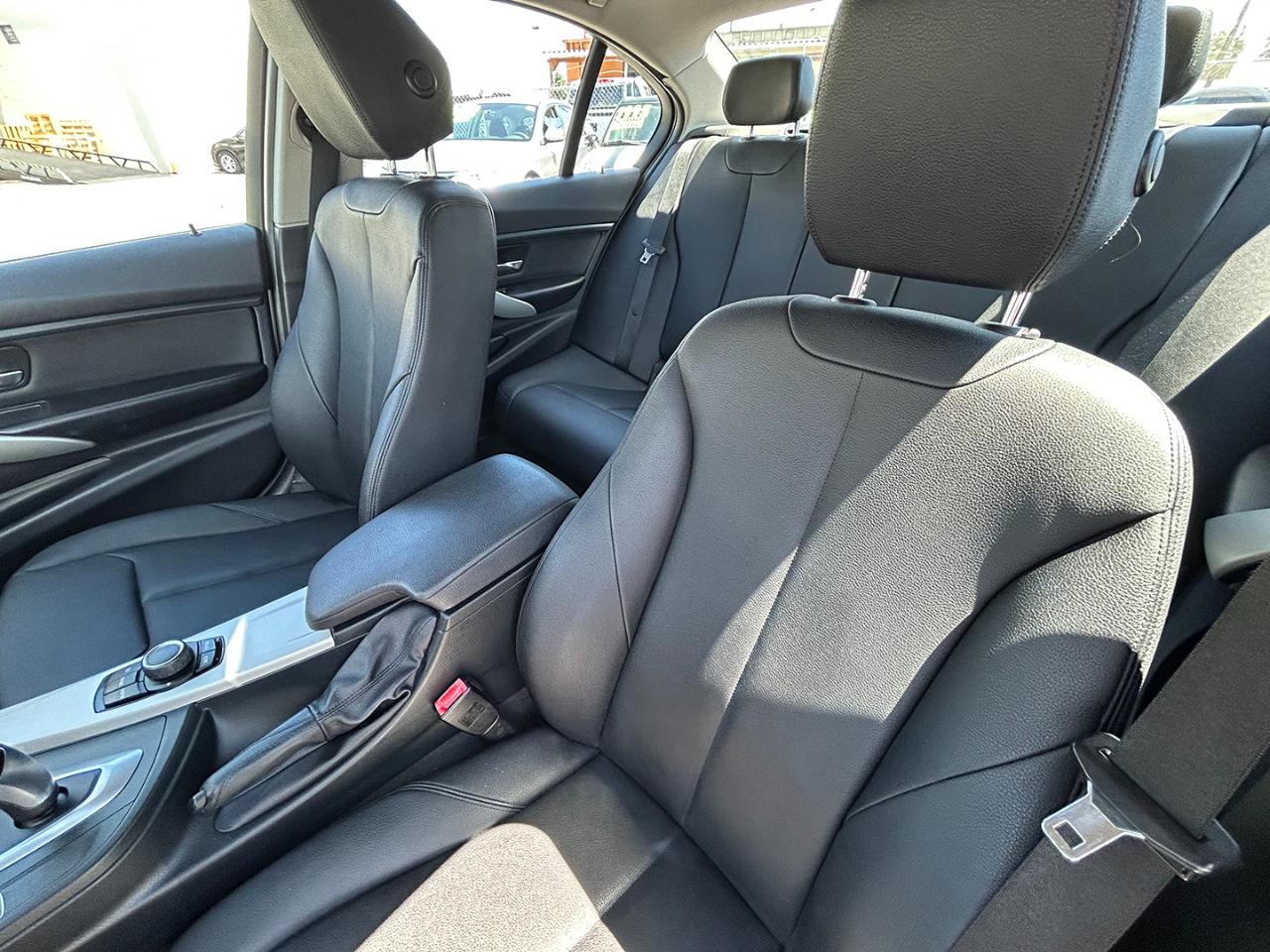 BMW 3 Series 4dr Sdn 328i RWD 2013