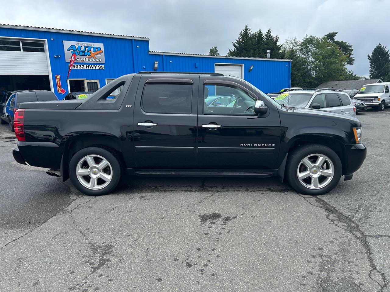 Chevrolet Avalanche 4WD Crew Cab 130" LTZ 2008