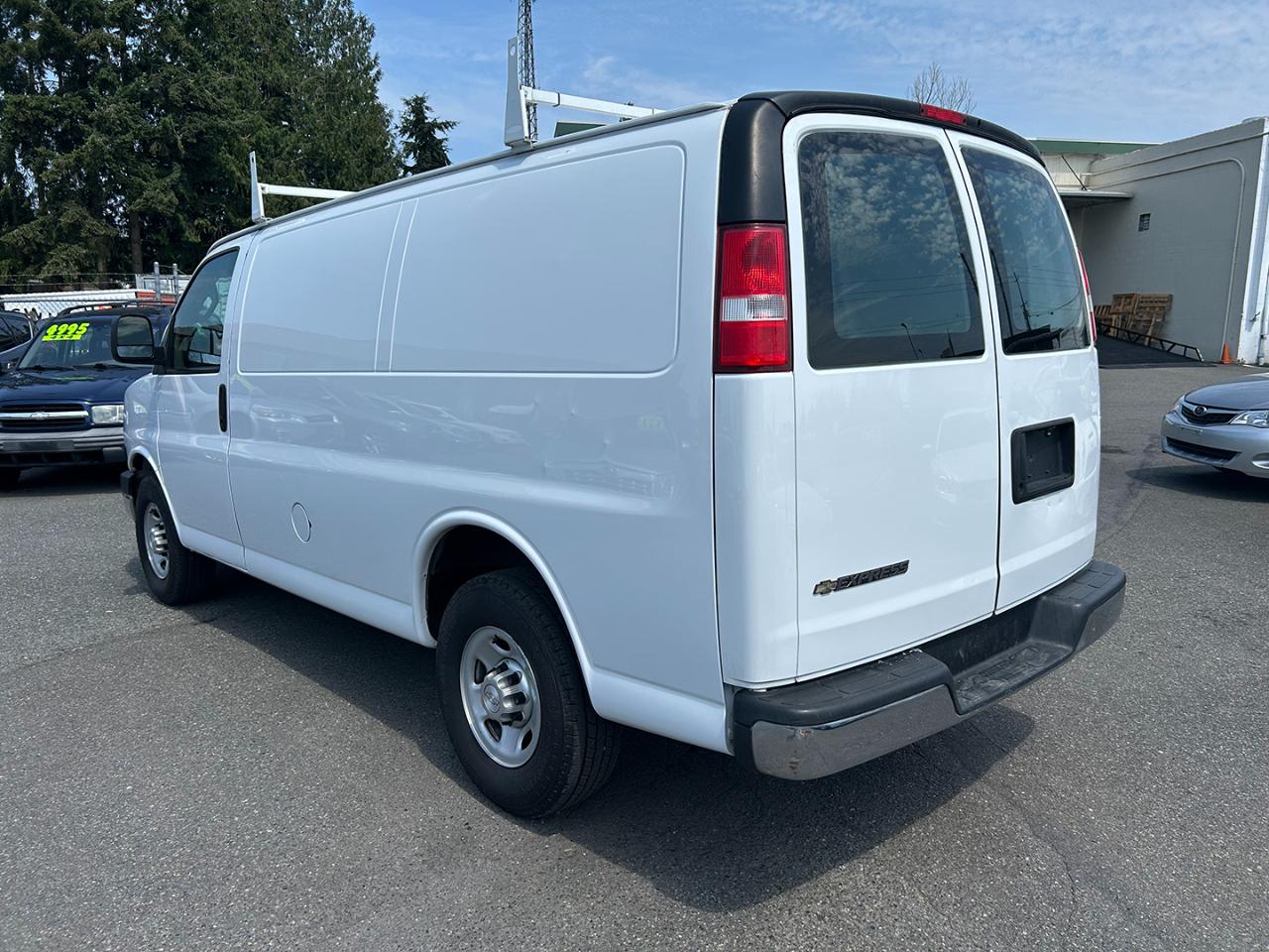 Chevrolet Express Cargo Van RWD 2500 135" 2017