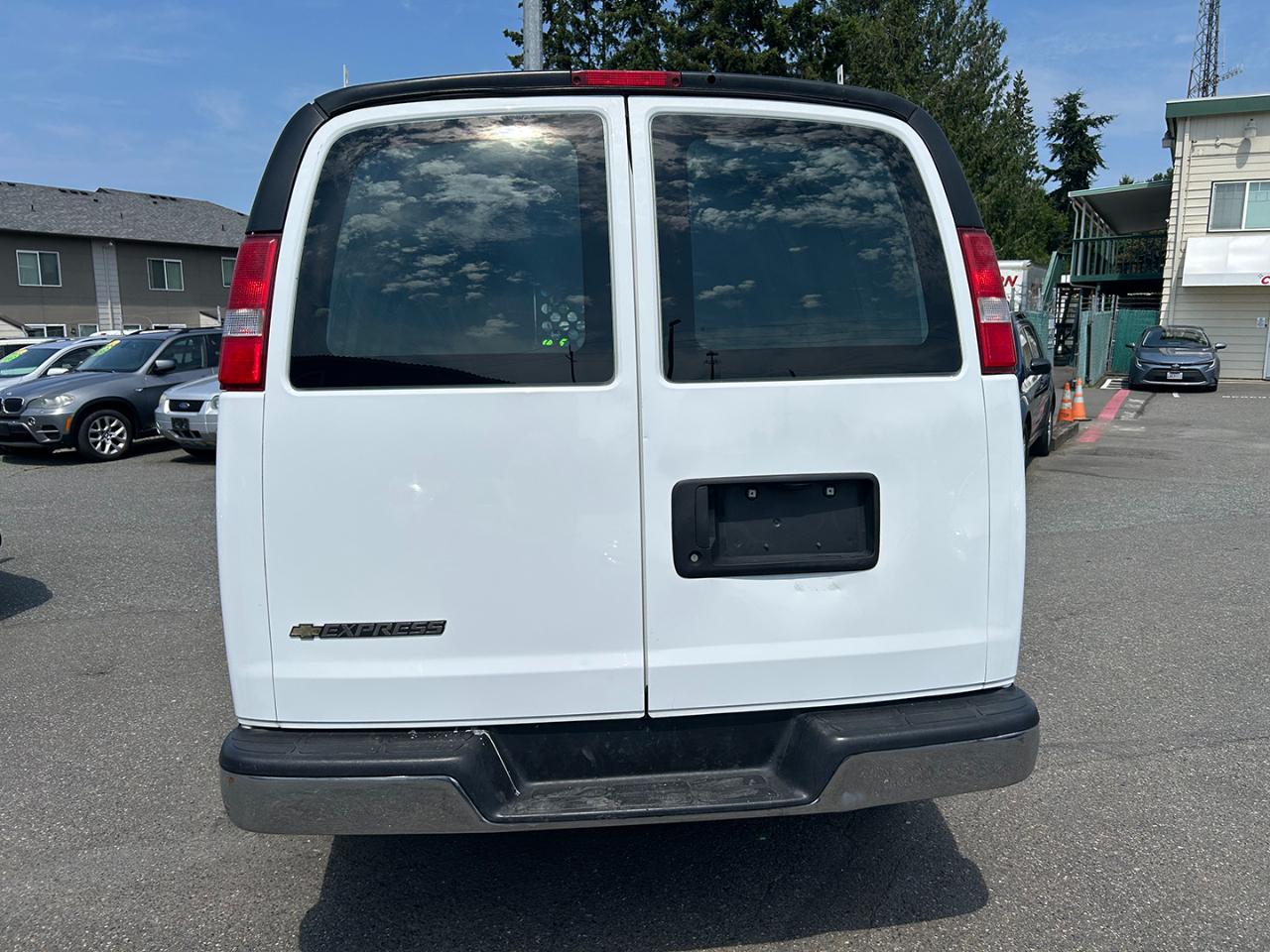 Chevrolet Express Cargo Van RWD 2500 135" 2017