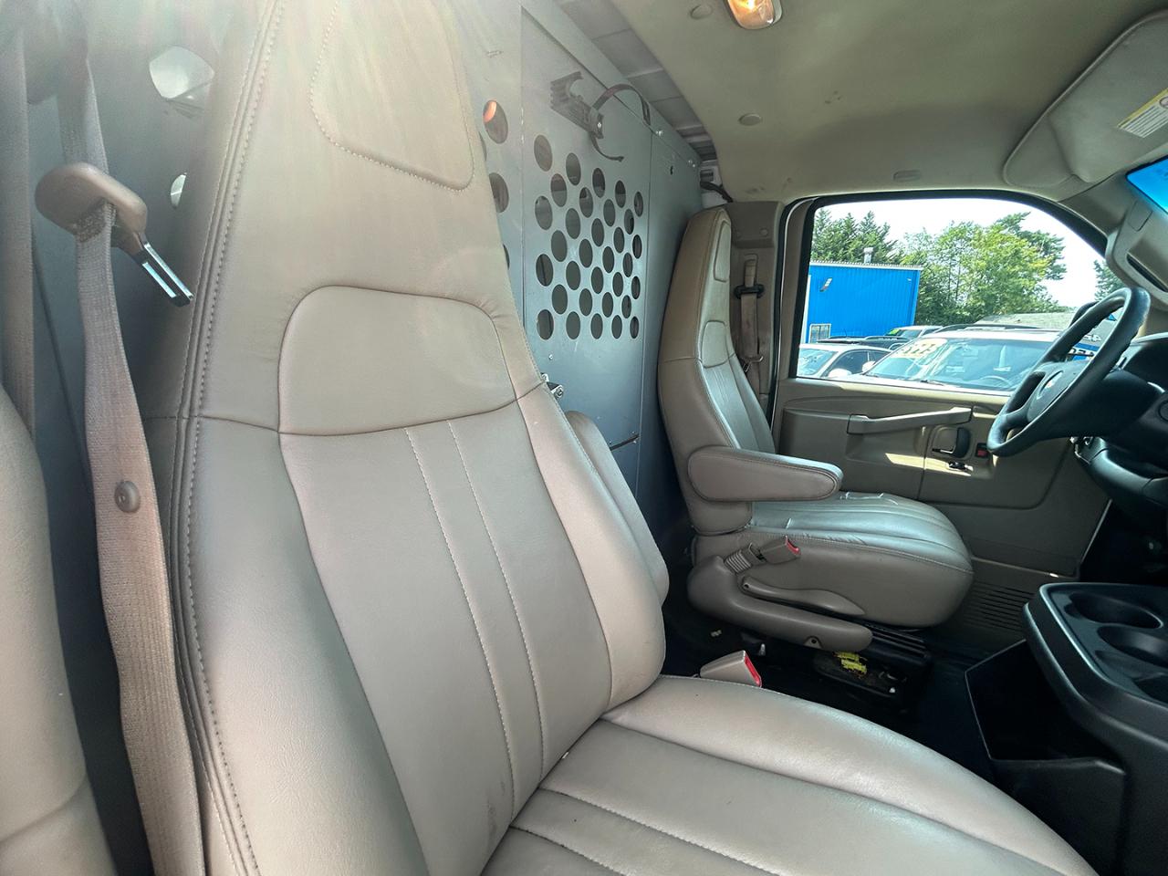 Chevrolet Express Cargo Van RWD 2500 135" 2017