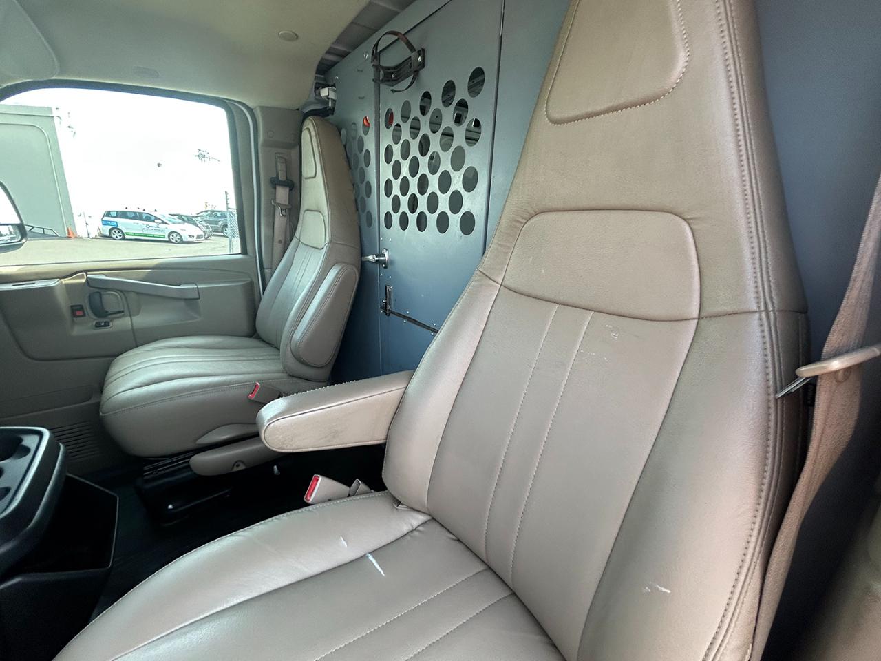 Chevrolet Express Cargo Van RWD 2500 135" 2017