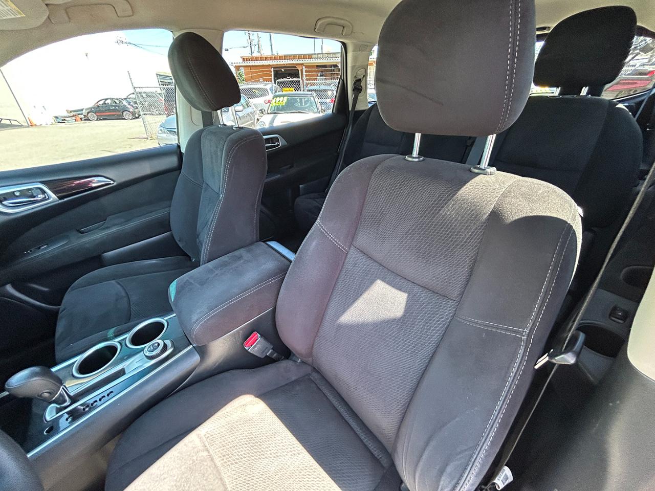 Nissan Pathfinder 2WD 4dr S 2015