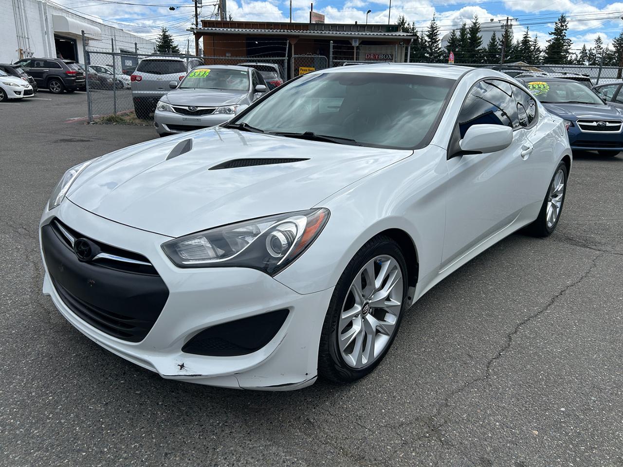 Hyundai Genesis Coupe 2dr I4 2.0T Auto Premium 2013