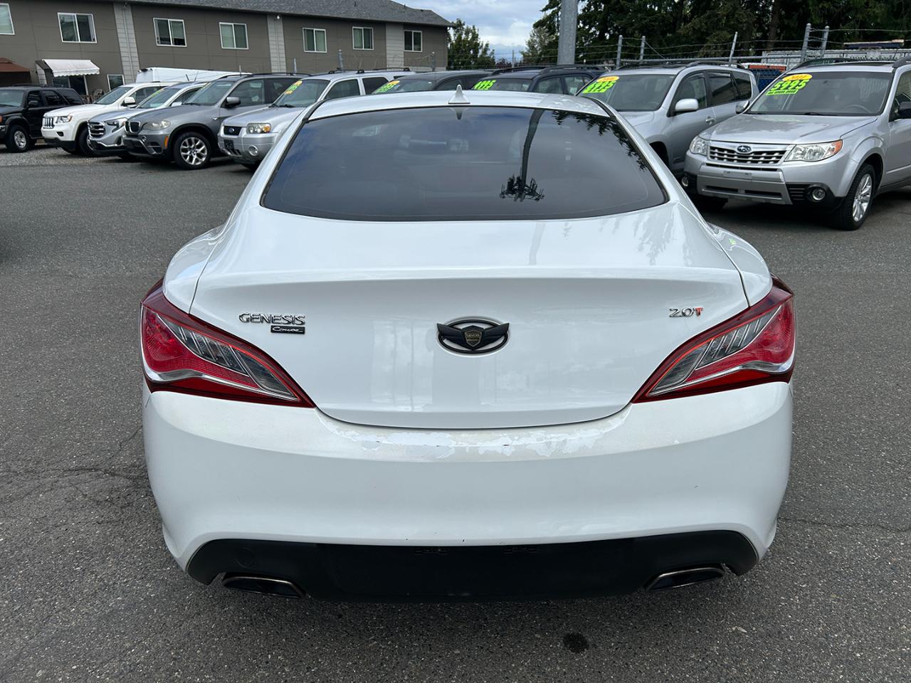 Hyundai Genesis Coupe 2dr I4 2.0T Auto Premium 2013