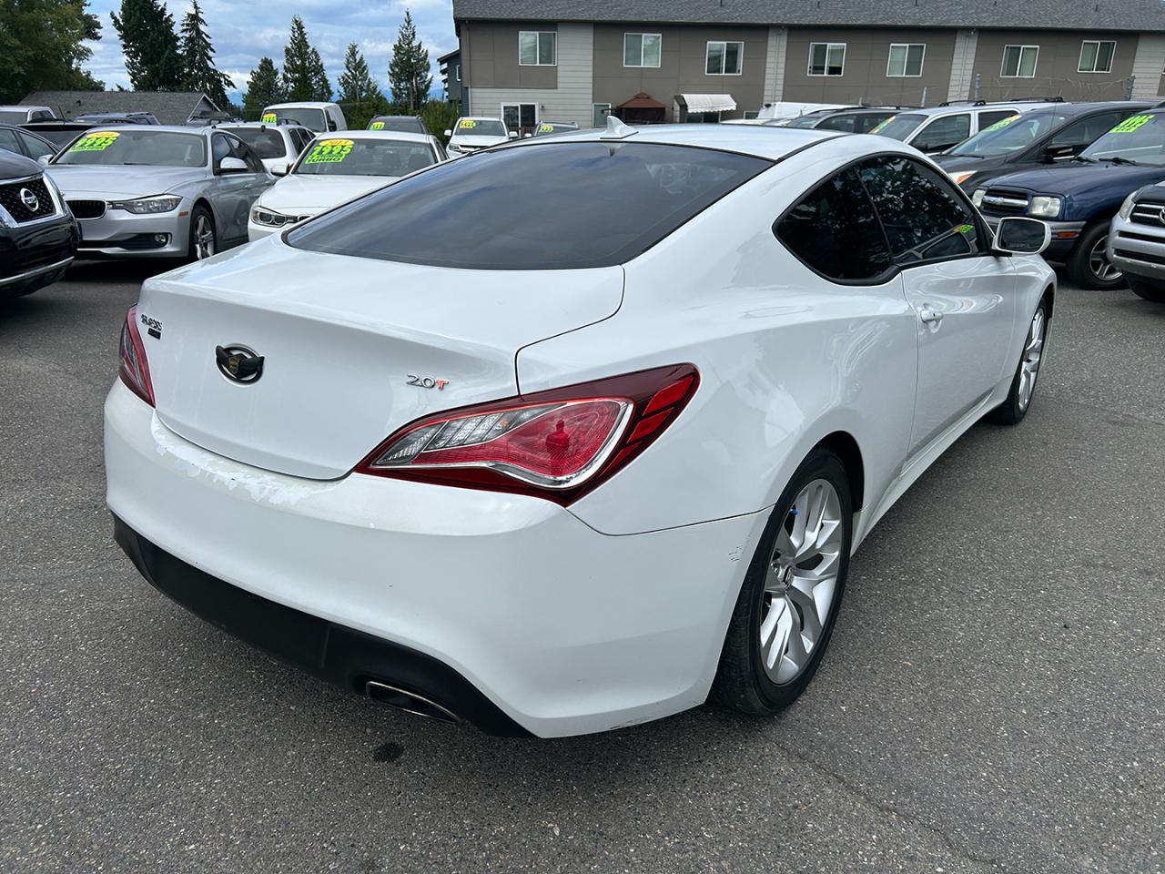 Hyundai Genesis Coupe 2dr I4 2.0T Auto Premium 2013