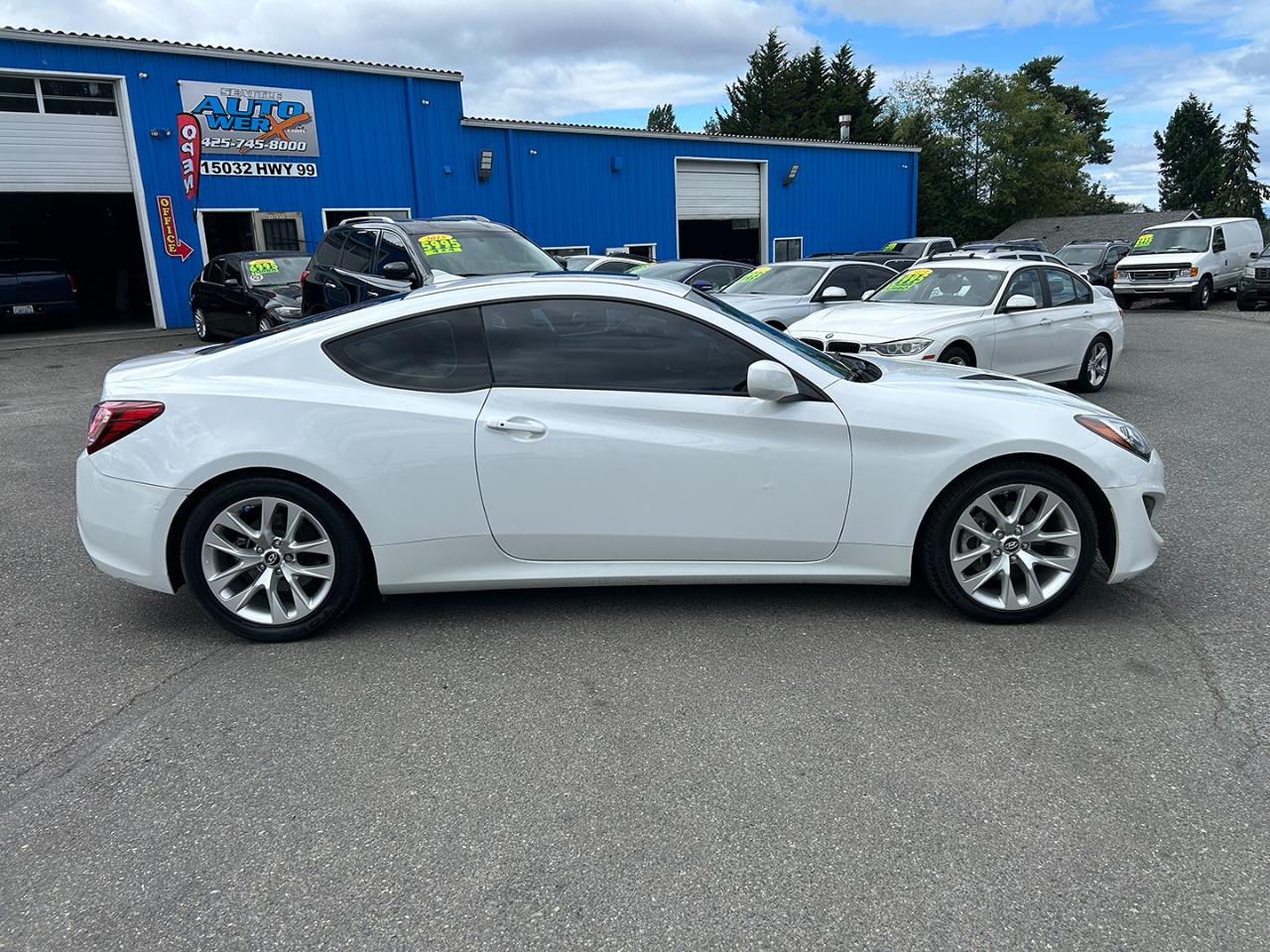 Hyundai Genesis Coupe 2dr I4 2.0T Auto Premium 2013