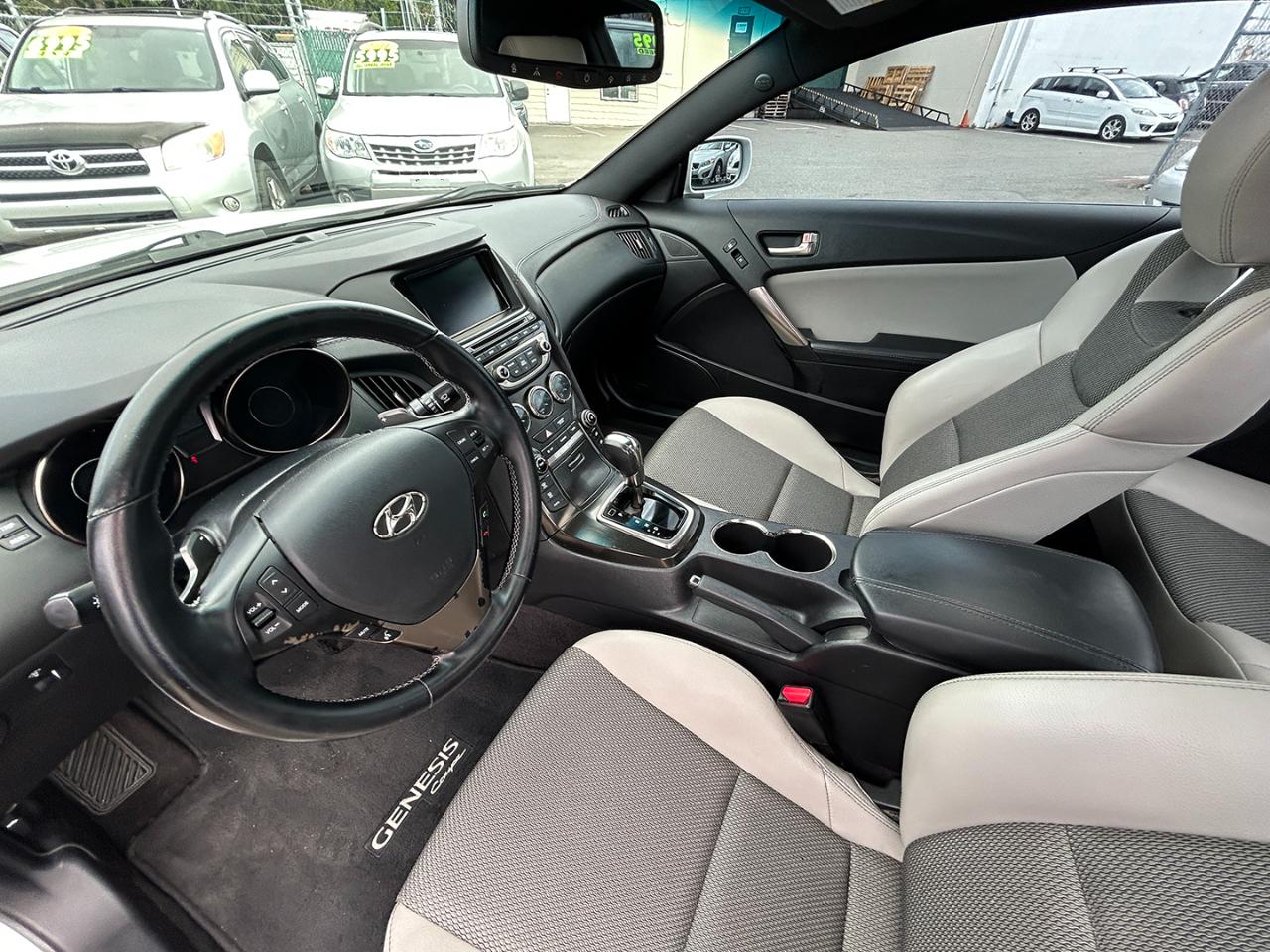 Hyundai Genesis Coupe 2dr I4 2.0T Auto Premium 2013