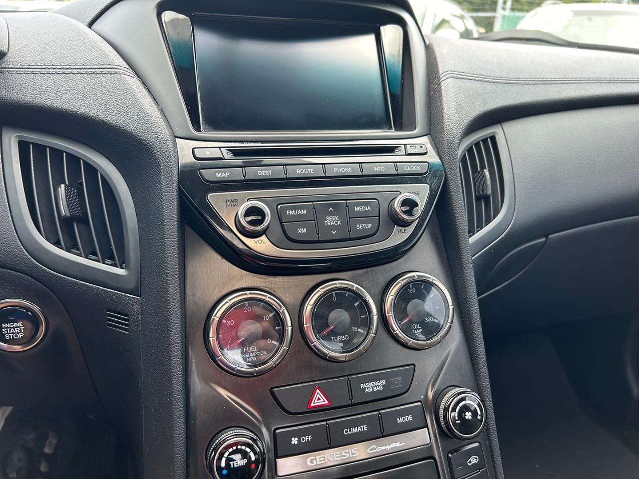 Hyundai Genesis Coupe 2dr I4 2.0T Auto Premium 2013