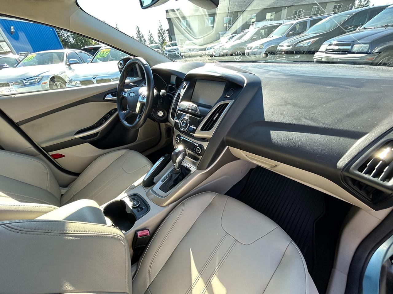 Ford Focus 5dr HB SEL 2012