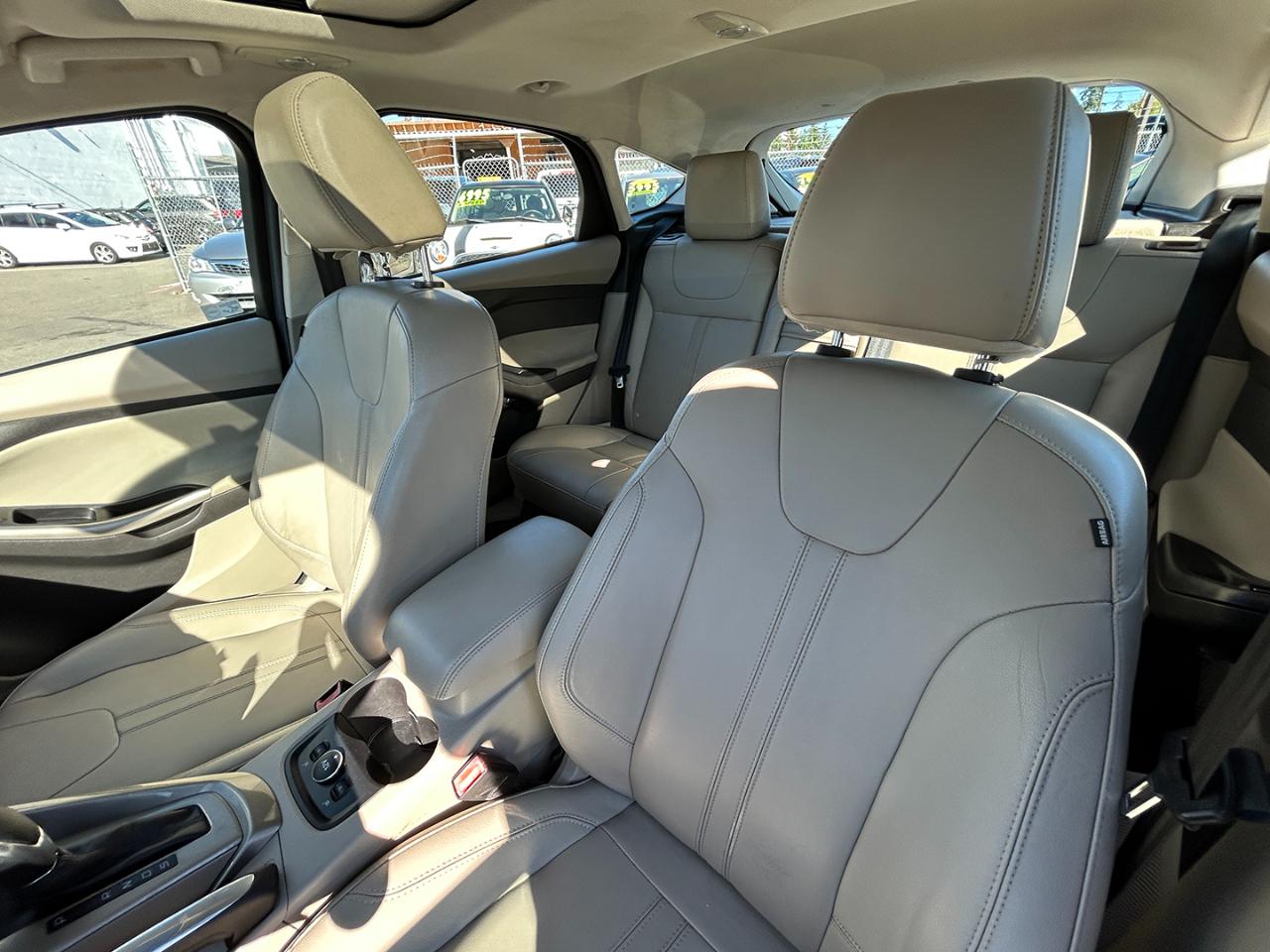 Ford Focus 5dr HB SEL 2012
