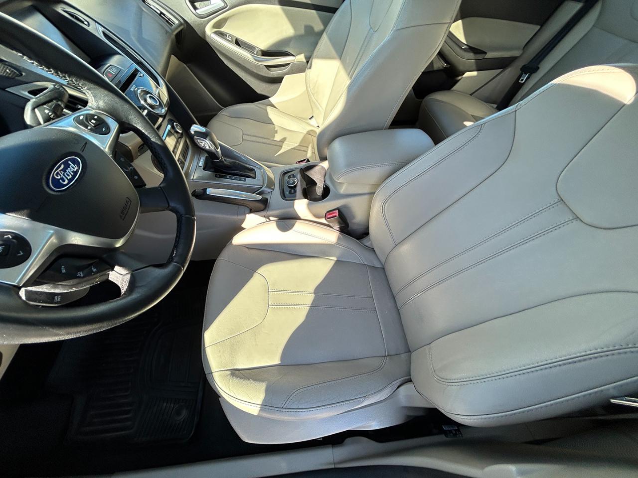 Ford Focus 5dr HB SEL 2012