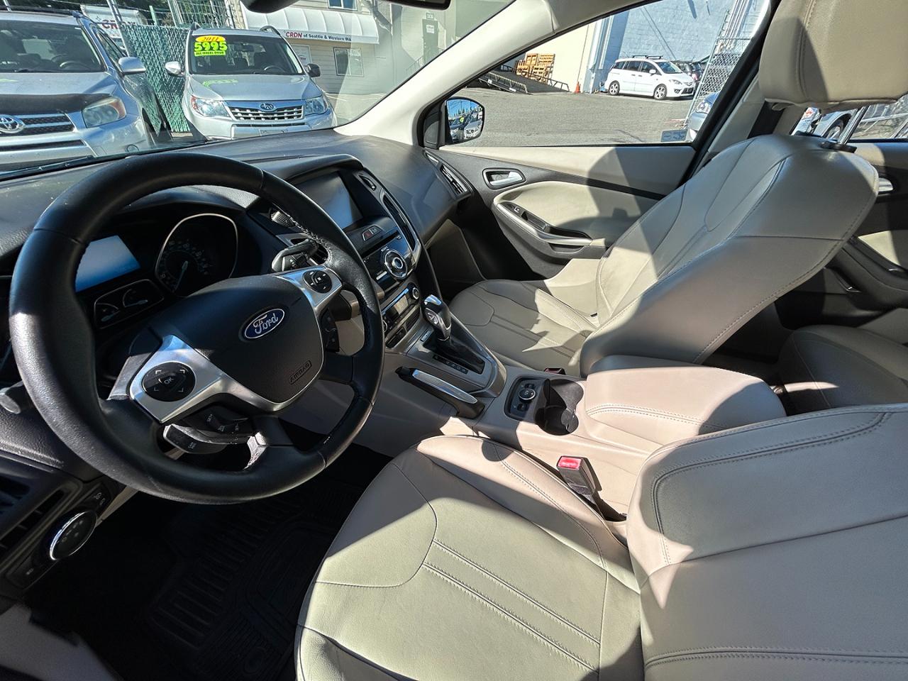Ford Focus 5dr HB SEL 2012