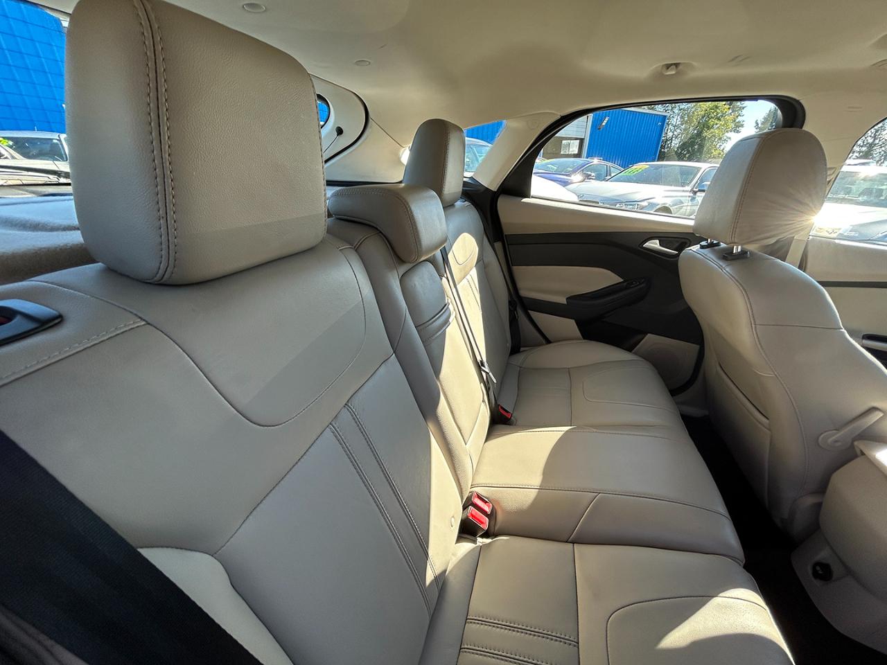 Ford Focus 5dr HB SEL 2012