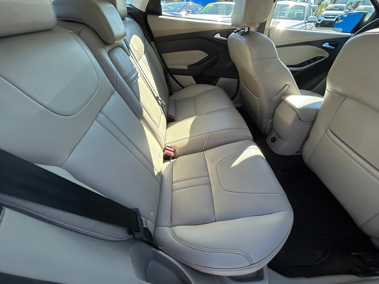 Ford Focus 5dr HB SEL 2012