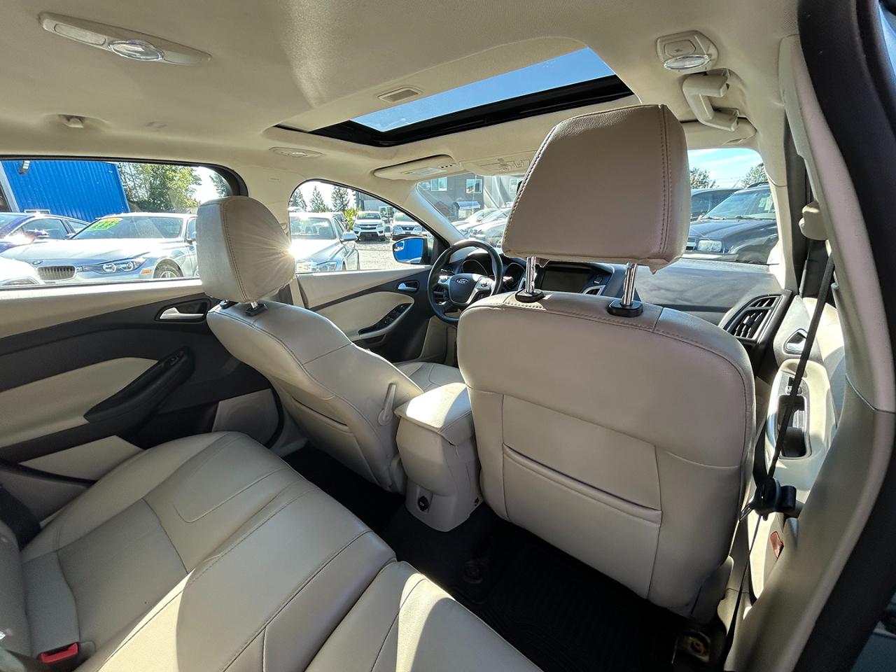 Ford Focus 5dr HB SEL 2012