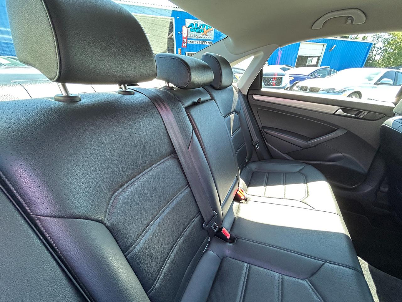 Volkswagen Passat 4dr Sdn 1.8T Auto Wolfsburg Ed PZEV 2014