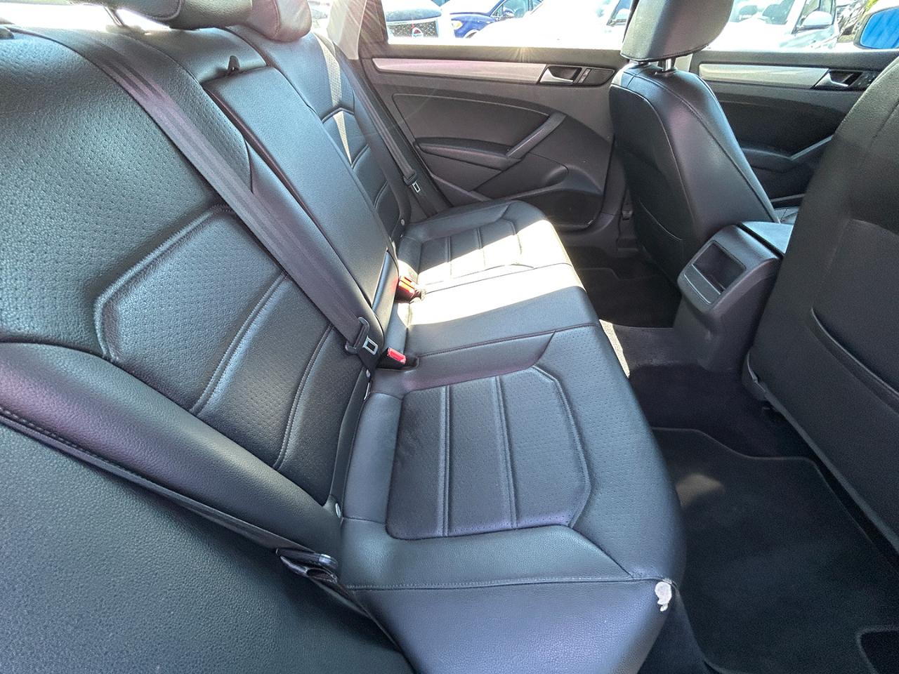 Volkswagen Passat 4dr Sdn 1.8T Auto Wolfsburg Ed PZEV 2014