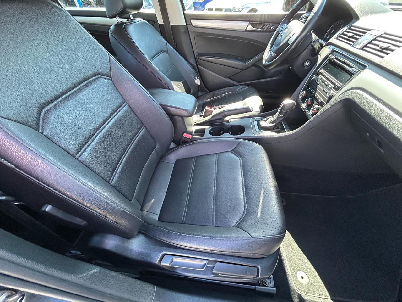 Volkswagen Passat 4dr Sdn 1.8T Auto Wolfsburg Ed PZEV 2014