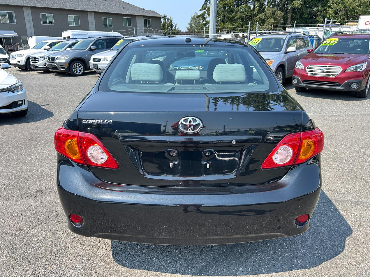 Toyota Corolla 4dr Sdn Man (Natl) 2010