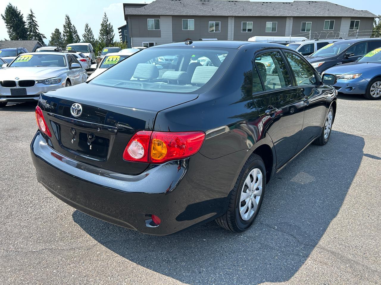 Toyota Corolla 4dr Sdn Man (Natl) 2010