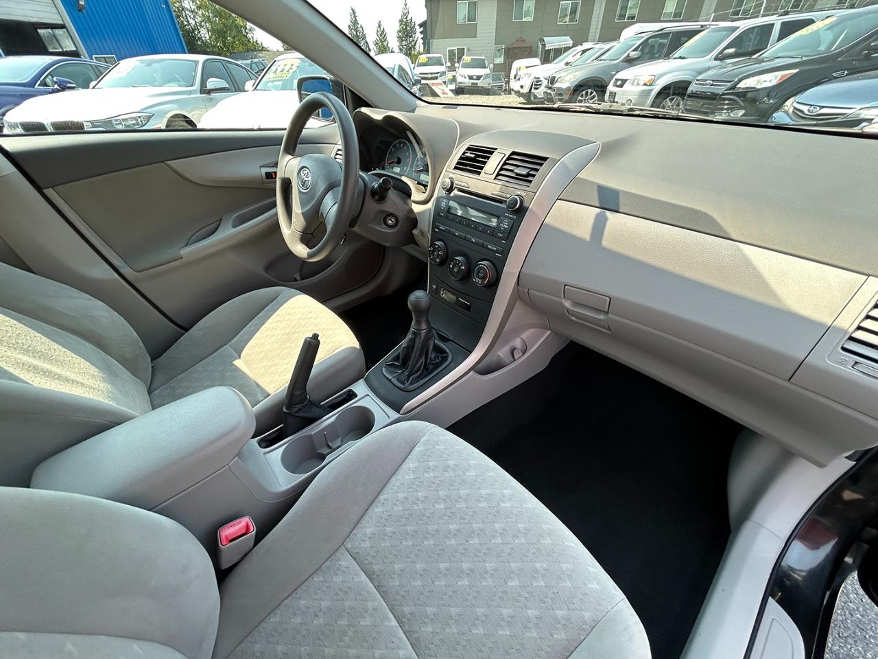 Toyota Corolla 4dr Sdn Man (Natl) 2010