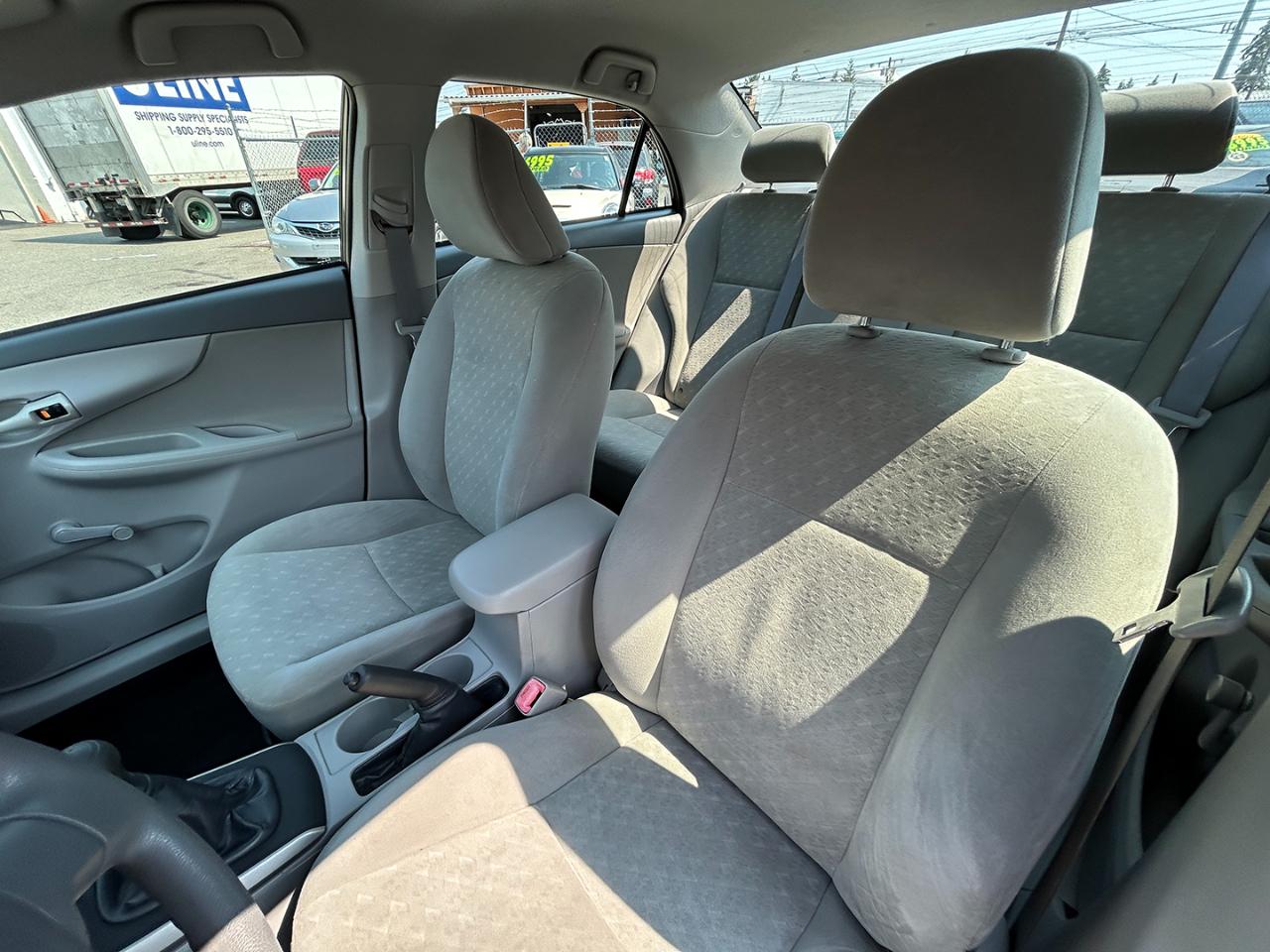 Toyota Corolla 4dr Sdn Man (Natl) 2010