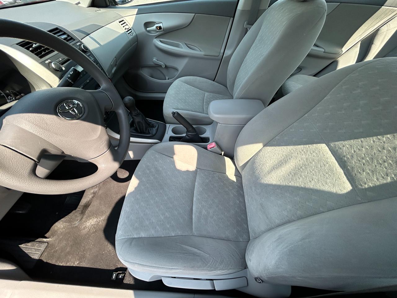 Toyota Corolla 4dr Sdn Man (Natl) 2010