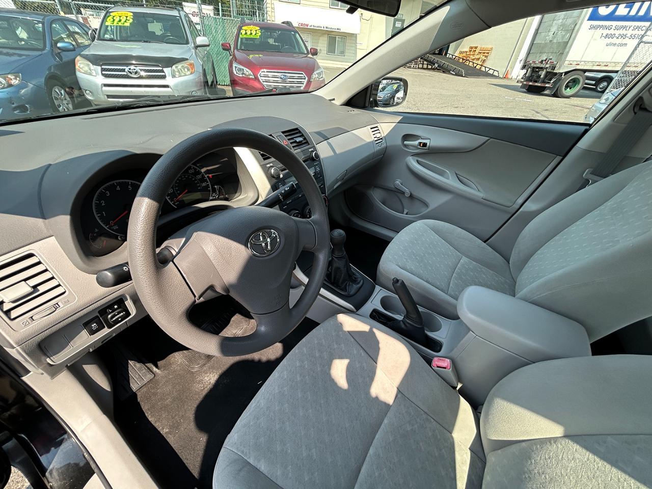 Toyota Corolla 4dr Sdn Man (Natl) 2010