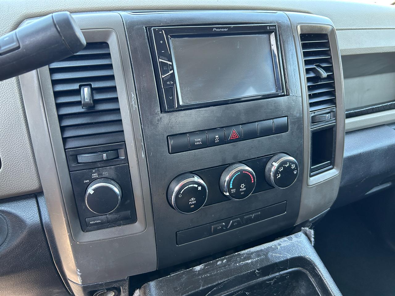 RAM 1500 4WD Quad Cab 140.5" Express 2012