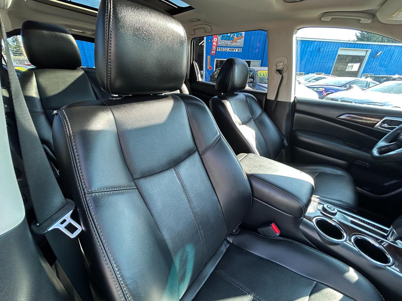Nissan Pathfinder 4WD 4dr Platinum 2015