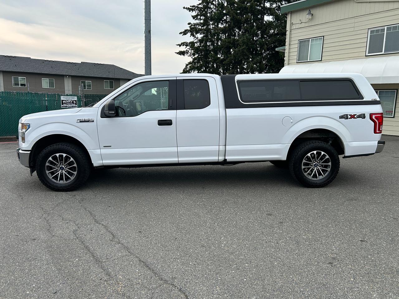 Ford F-150 Lariat 4WD SuperCab 8' Box 2017