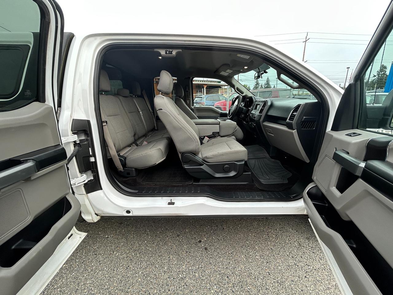 Ford F-150 Lariat 4WD SuperCab 8' Box 2017