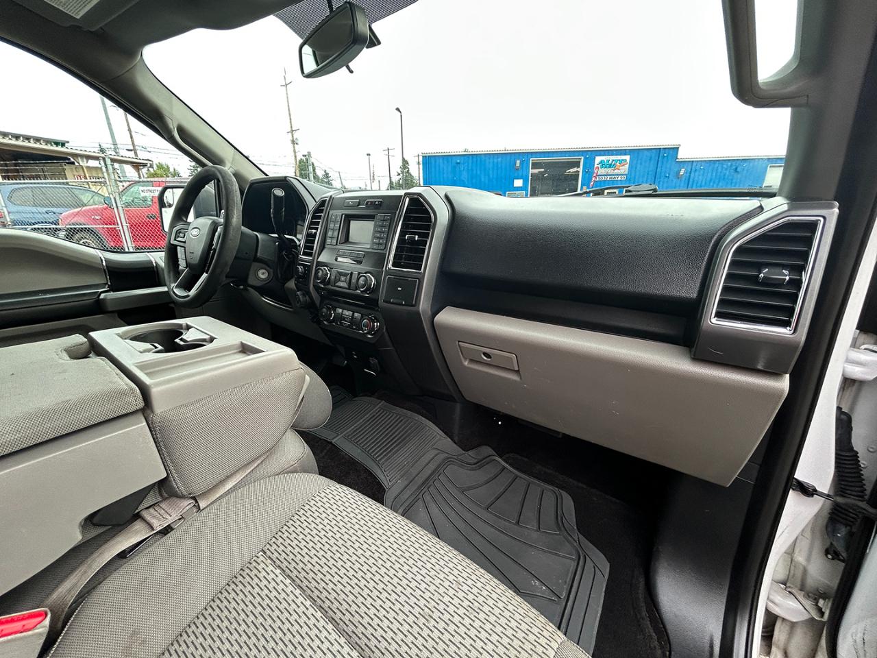 Ford F-150 Lariat 4WD SuperCab 8' Box 2017