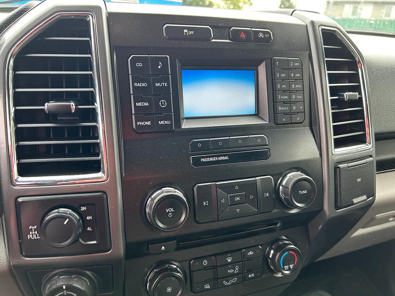 Ford F-150 Lariat 4WD SuperCab 8' Box 2017