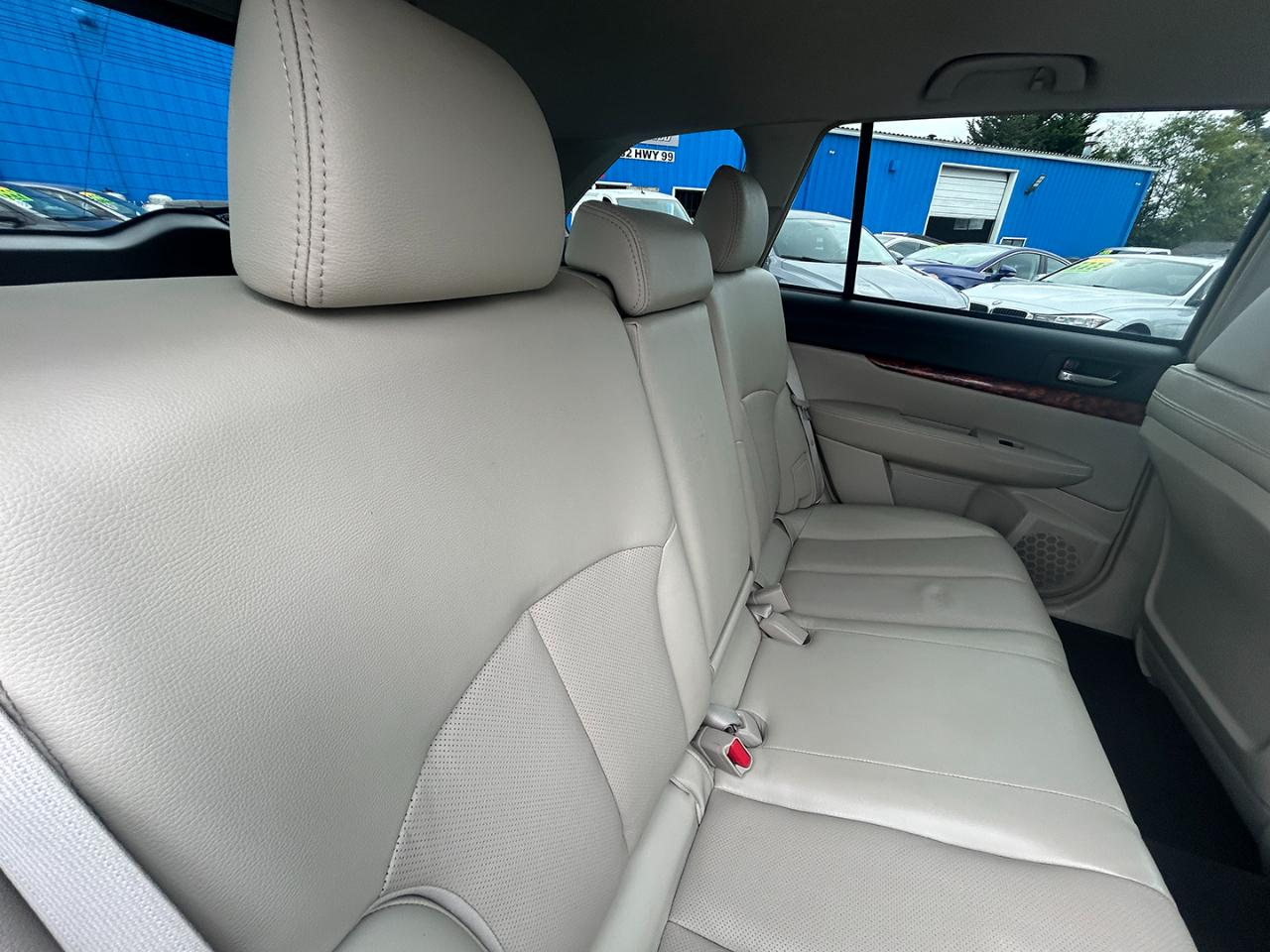 Subaru Outback 4dr Wgn H4 Auto 2.5i Limited 2012