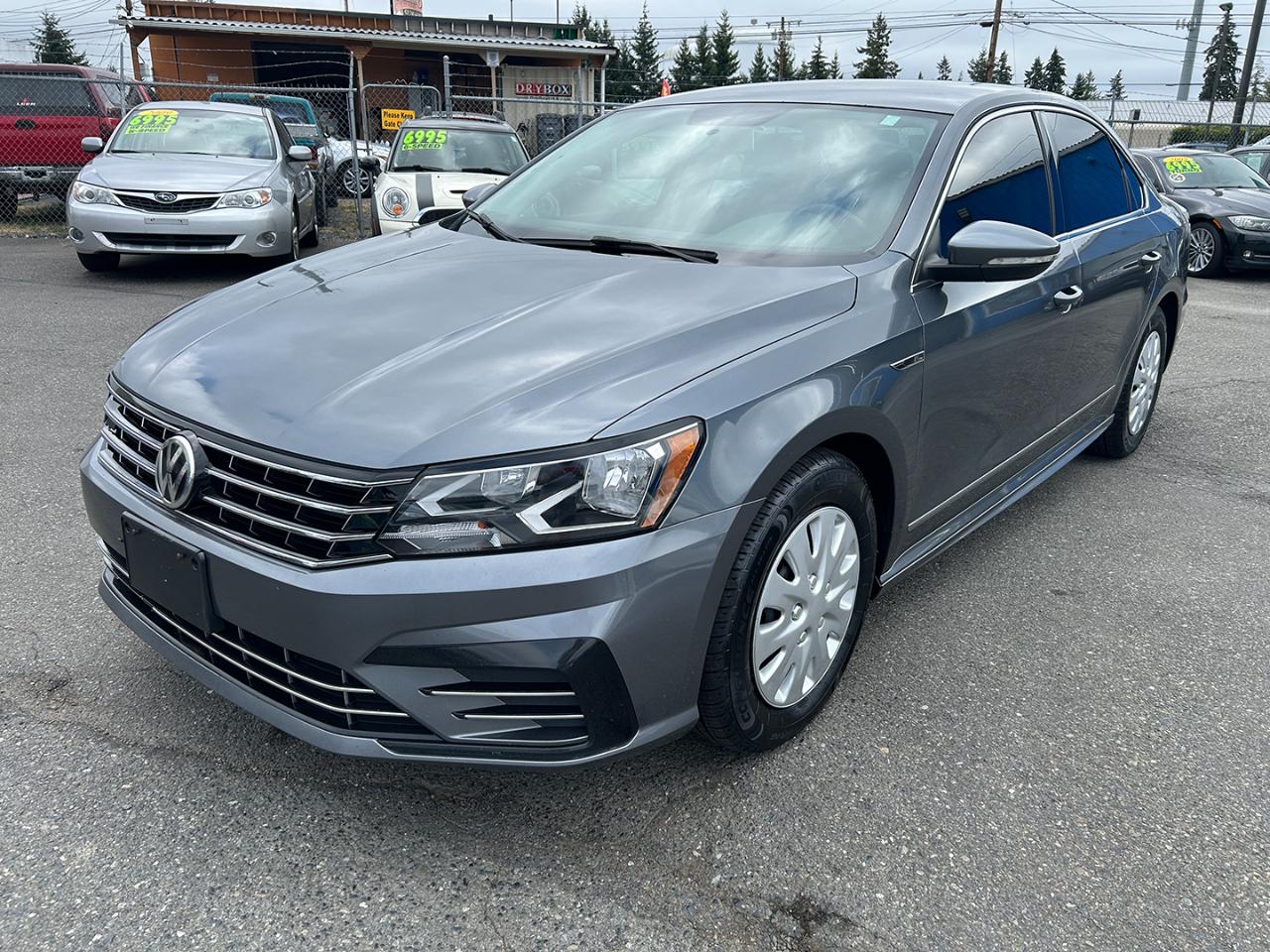 Volkswagen Passat R-Line w/Comfort Pkg Auto 2017