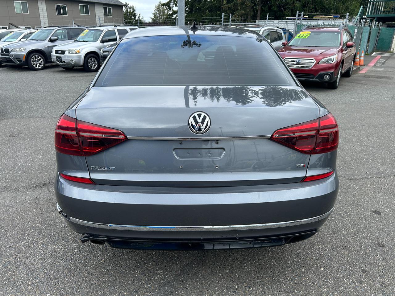 Volkswagen Passat R-Line w/Comfort Pkg Auto 2017