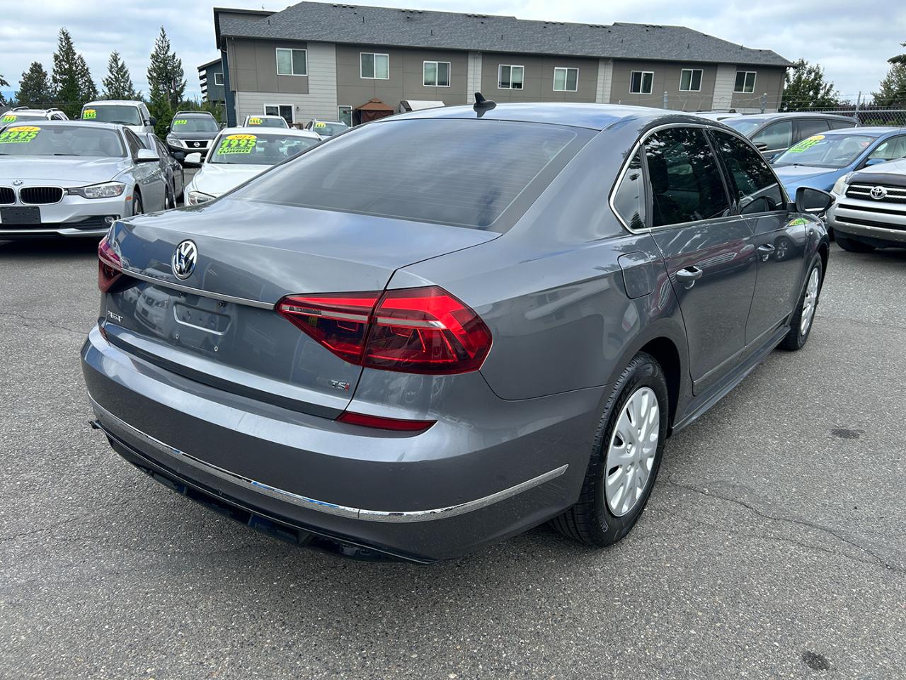 Volkswagen Passat R-Line w/Comfort Pkg Auto 2017