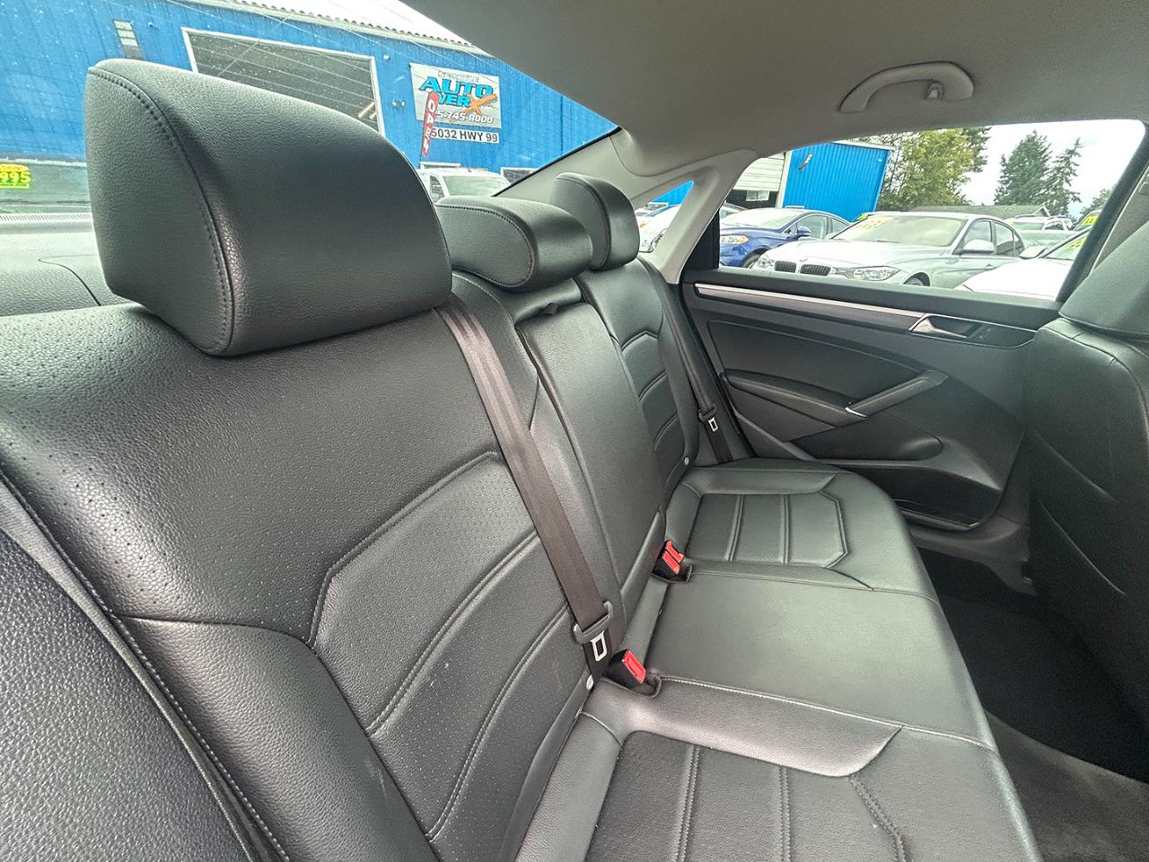 Volkswagen Passat R-Line w/Comfort Pkg Auto 2017