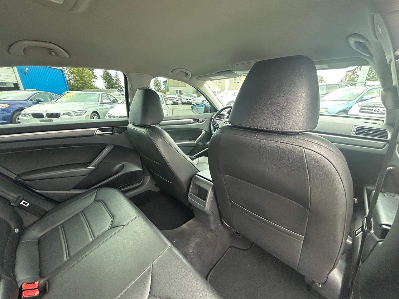 Volkswagen Passat R-Line w/Comfort Pkg Auto 2017