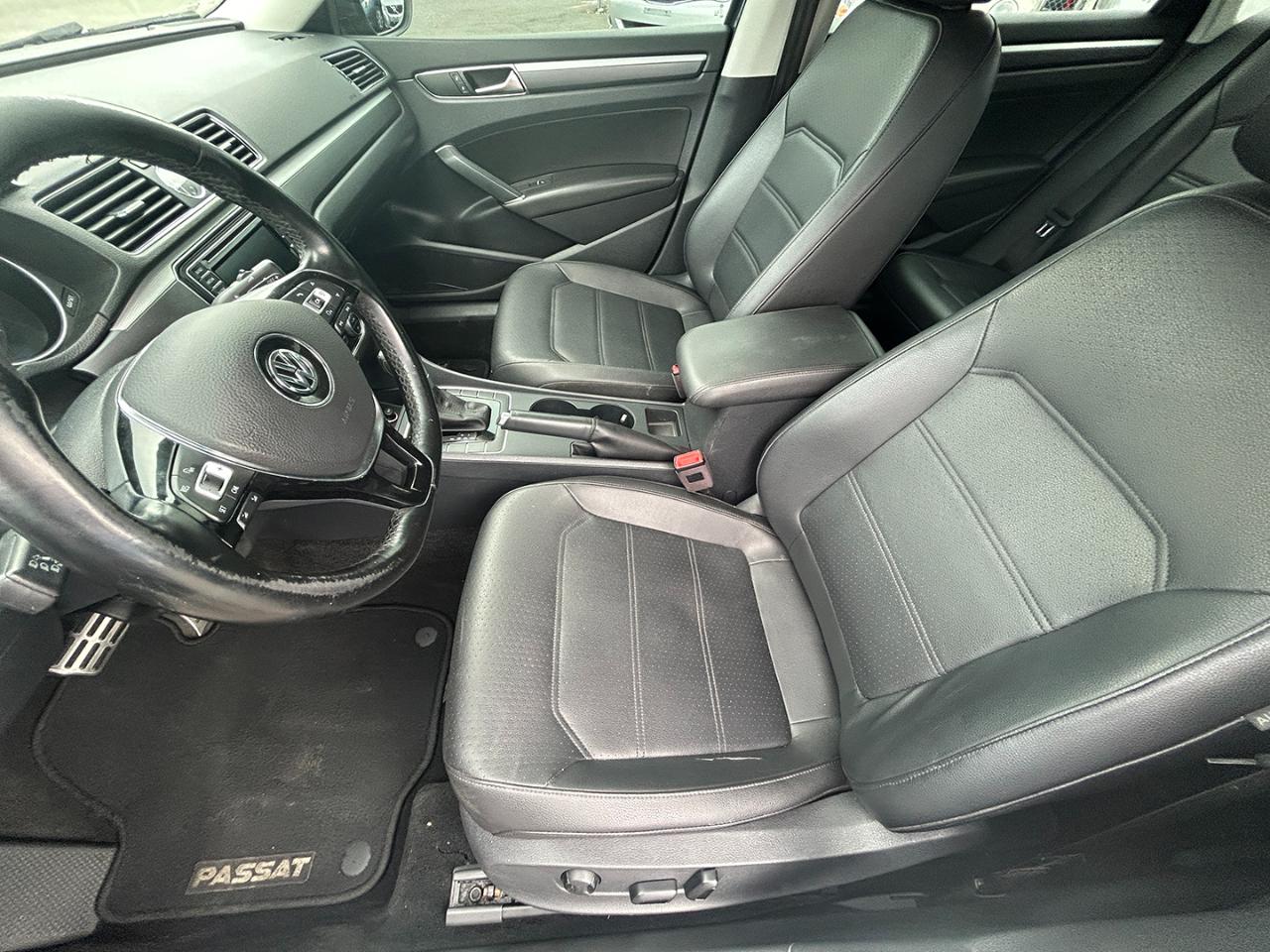 Volkswagen Passat R-Line w/Comfort Pkg Auto 2017