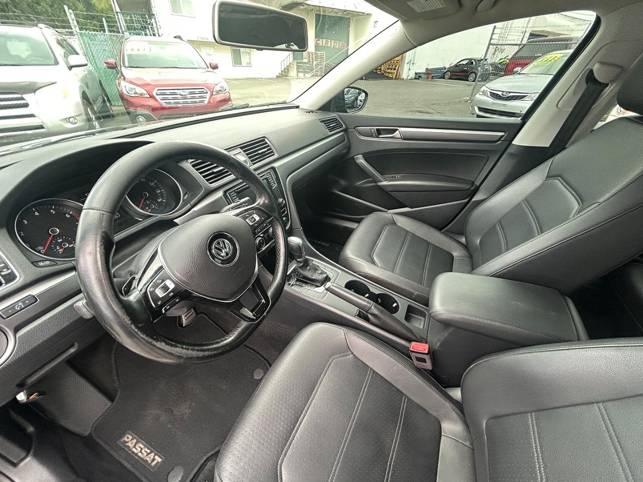 Volkswagen Passat R-Line w/Comfort Pkg Auto 2017