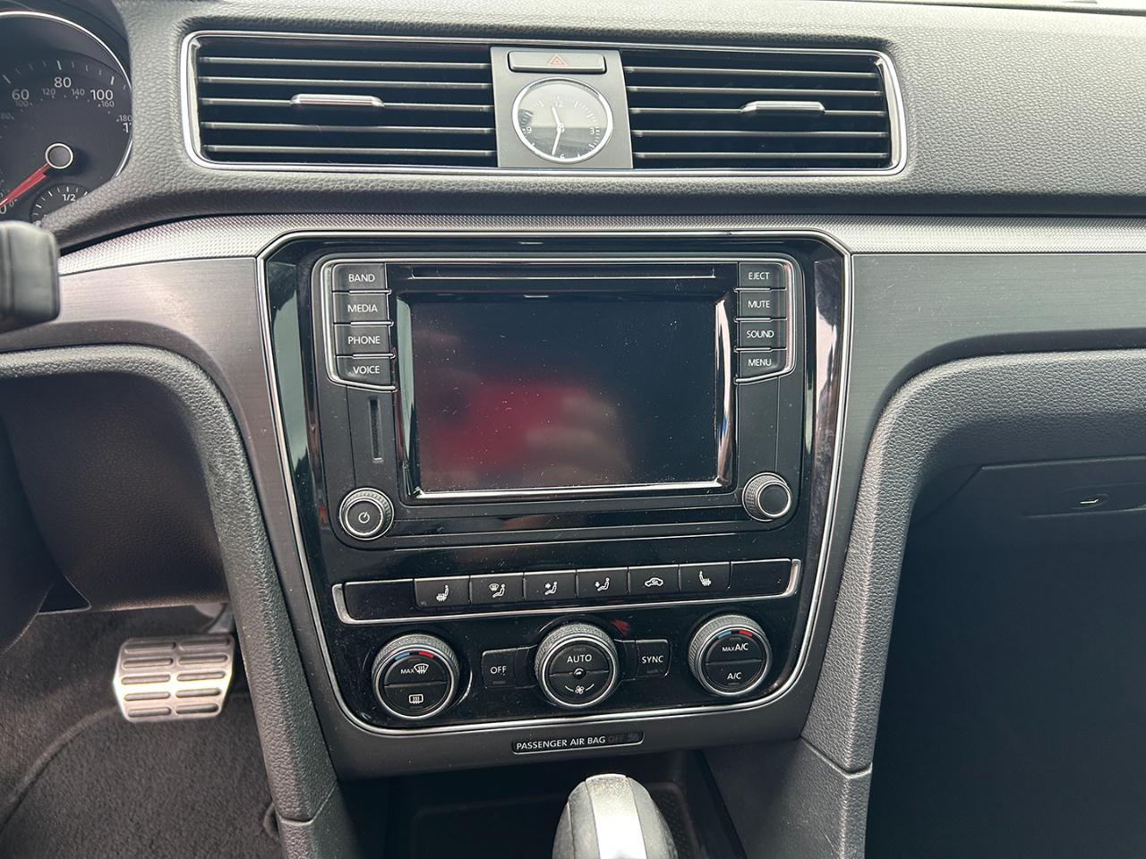 Volkswagen Passat R-Line w/Comfort Pkg Auto 2017