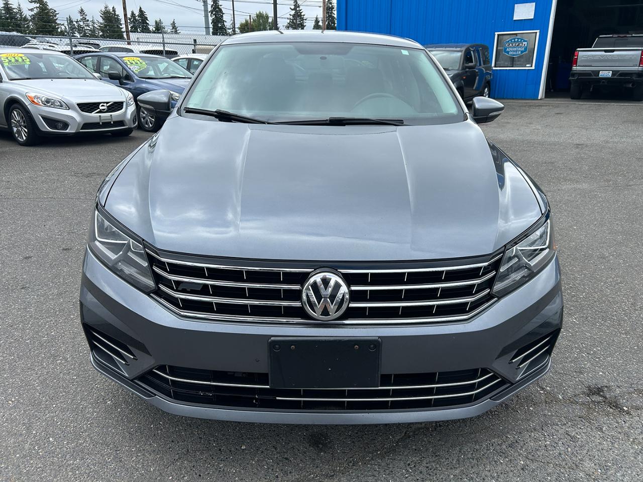 Volkswagen Passat R-Line w/Comfort Pkg Auto 2017
