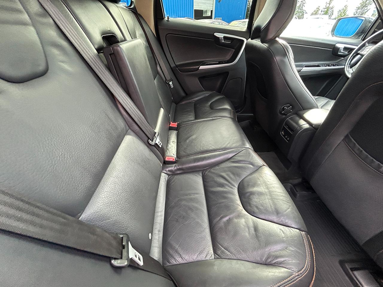 Volvo XC60 AWD 4dr 3.0T 2010