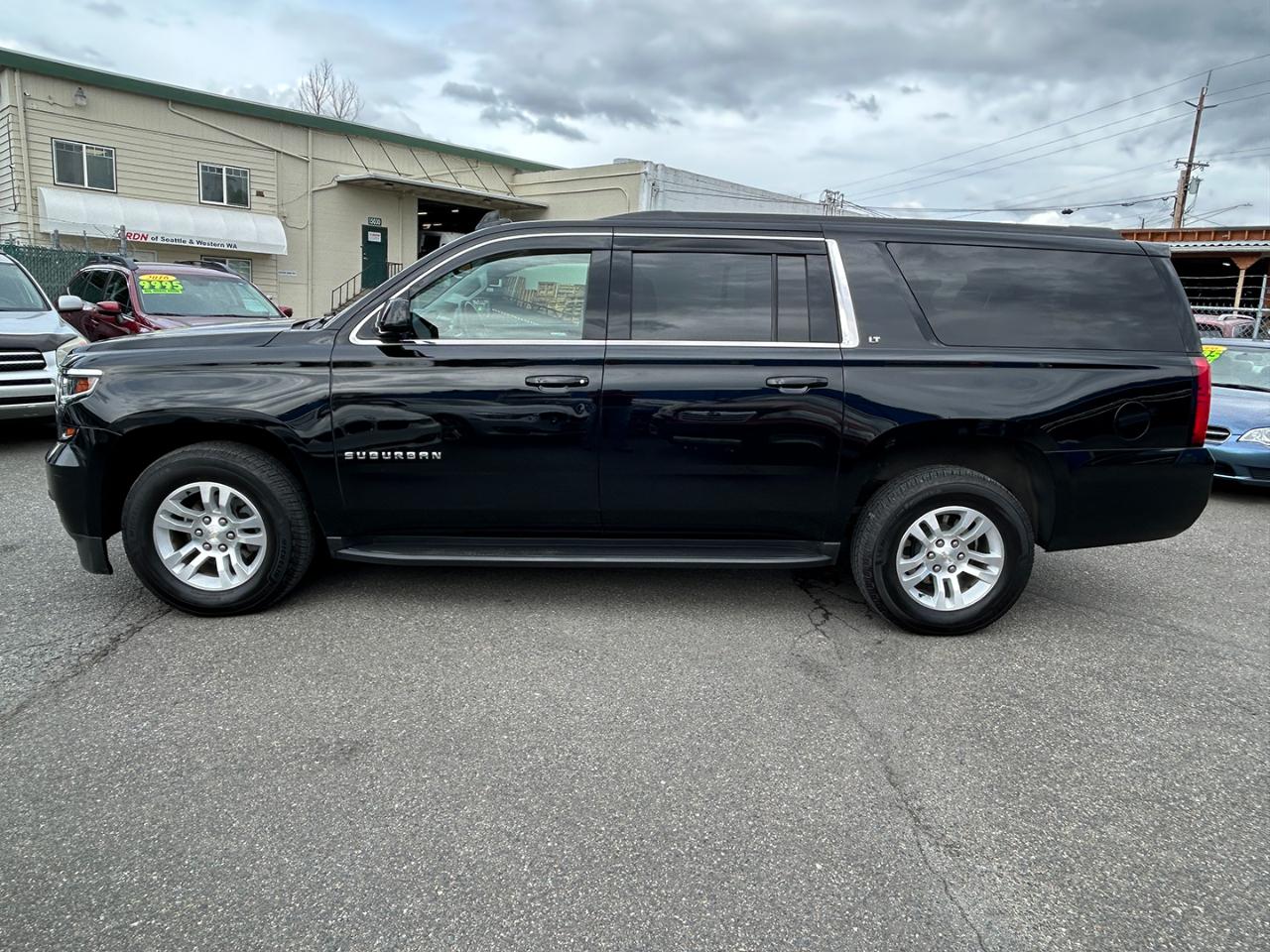 Chevrolet Suburban 4WD 4dr 1500 LT 2018