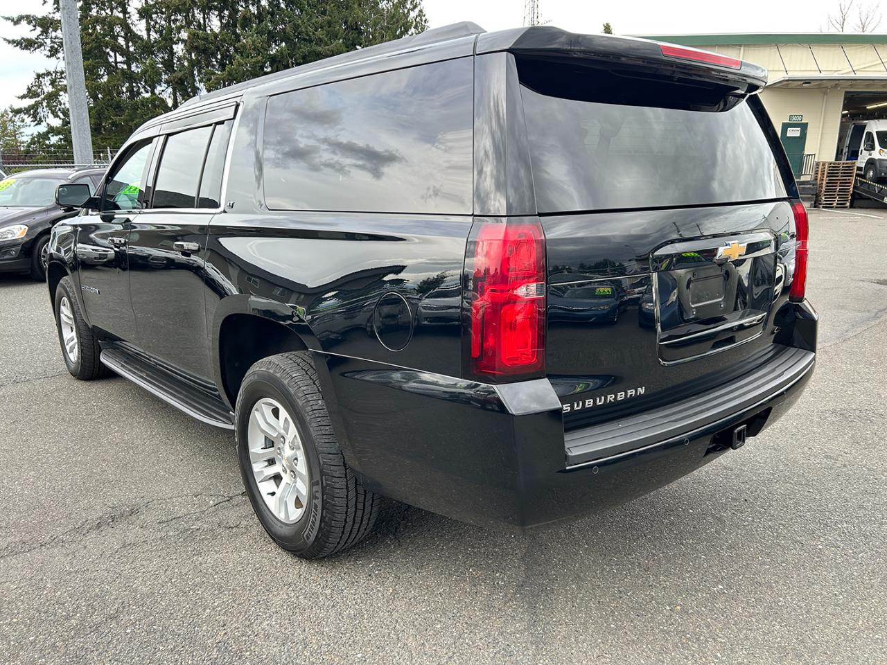 Chevrolet Suburban 4WD 4dr 1500 LT 2018