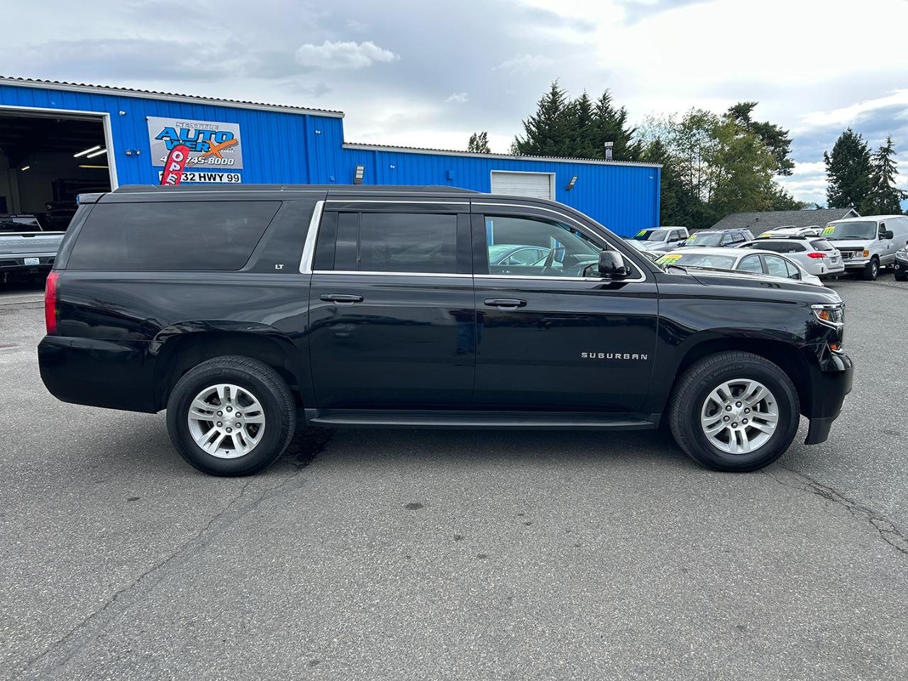 Chevrolet Suburban 4WD 4dr 1500 LT 2018