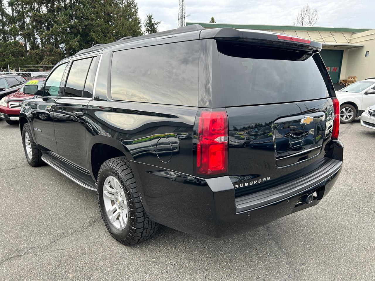 Chevrolet Suburban 4WD 4dr LS 2015